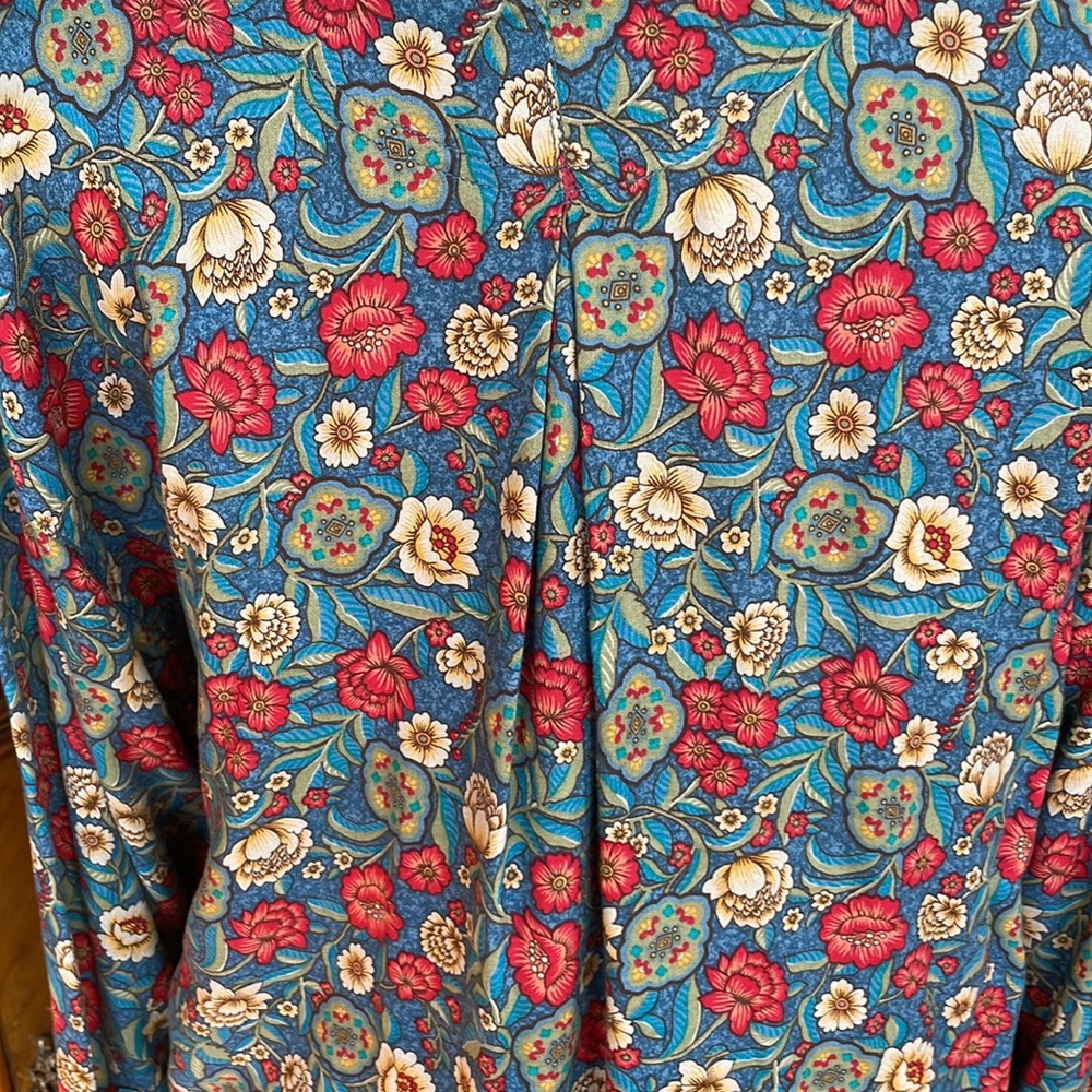 Floral M blouse by LizWear - Picture 3 of 8